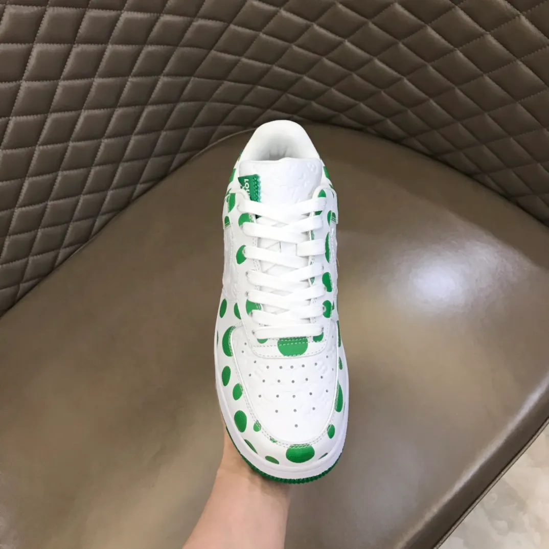 Men's shoes 💰p420 "*OUIS *UITTO*x" x OFF-WHITE x Nike tripartite collaboration! Yayoi Kusama's collaboration series is a trendy men's casual sports shoe with unrivaled color matching. The design idea basically continues the style of THE TEN. The Swoosh line and tongue label have a very familiar visual effect, and are both fashionable and trendy! A must-have for fashionistas! The effect on your feet is absolutely stunning!  Size: 38-45